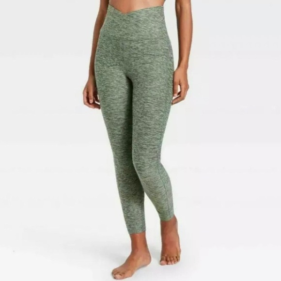 All In Motion Curvy Contour Cropped Leggings Green Size Small 7/8 NWT - Picture 1 of 3